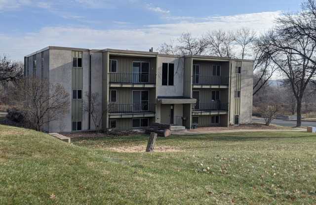 920 Summit Avenue - 204 Gallery 1