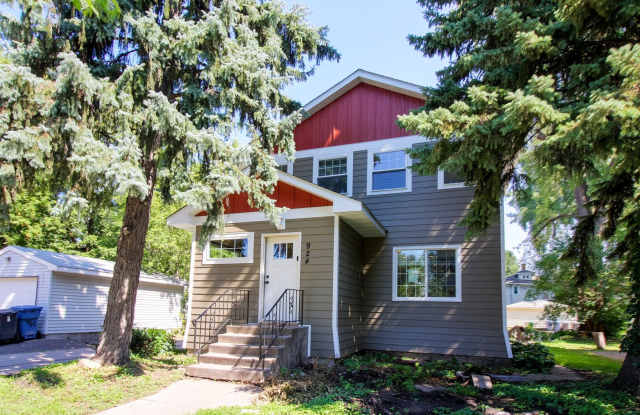 Fully Renovated 5-Bedroom House Close to U of M Campus - 924 18th Avenue Southeast, Minneapolis, MN 55414