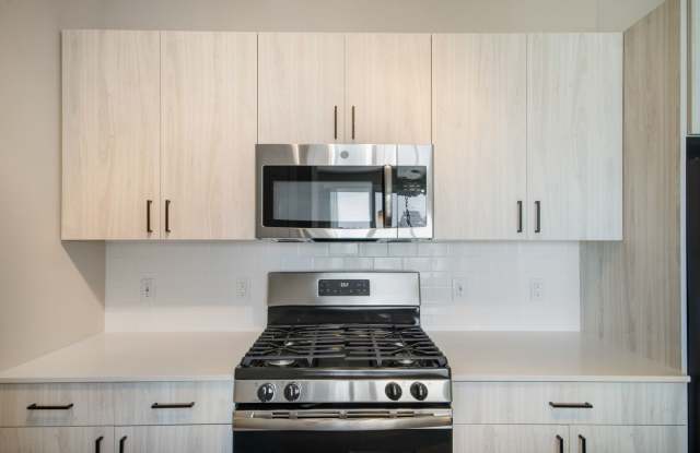 One Bedroom Luxury Apartment (Elevator Building) Gallery 1