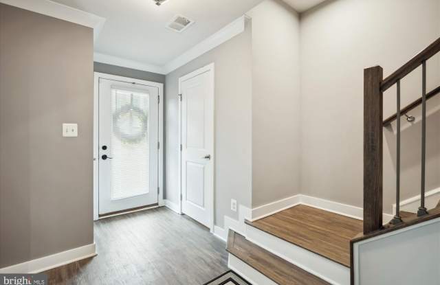 2824 LEWIS Avenue Gallery 2