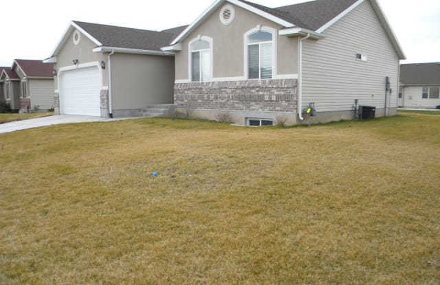 2932 S 1260 W - 2932 South 1260 West, Syracuse, UT 84075
