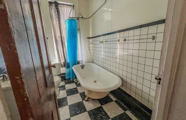 196 SE CAMP STREET 201 Gallery 4