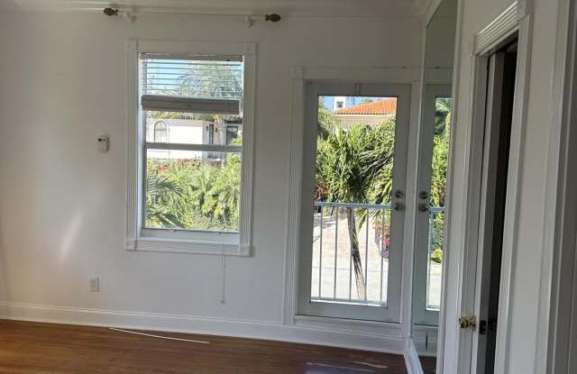 258 Seminole Avenue Gallery 4