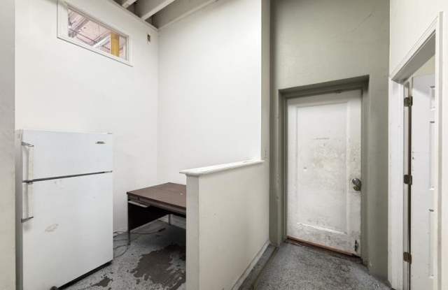 608 Albany Gallery 2