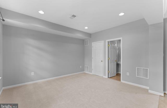 44253 HURON Terrace Gallery 4