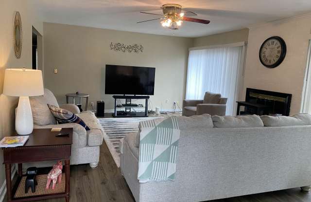 6586 S POPLAR WOODS Cir S Gallery 3