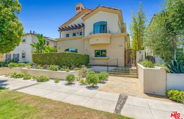 1022 10th St photos photos