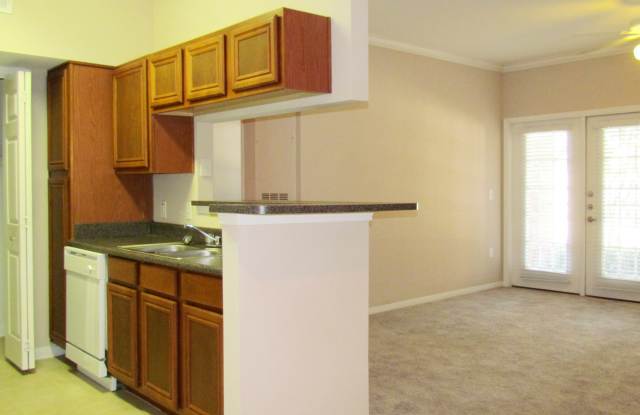 Baypointe Apartments - Affordable Housing Gallery 4