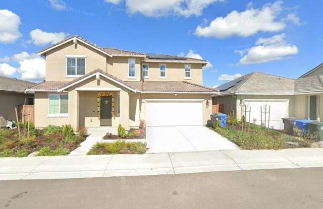 beautifully maintained 5-bedroom, 3-bath, 2,725 sq ft in Manteca Gallery 1