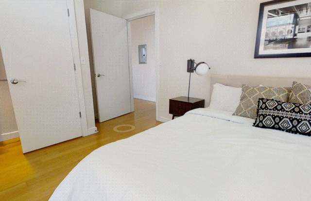 Charming 1 Bedroom-No Broker Fee Gallery 4