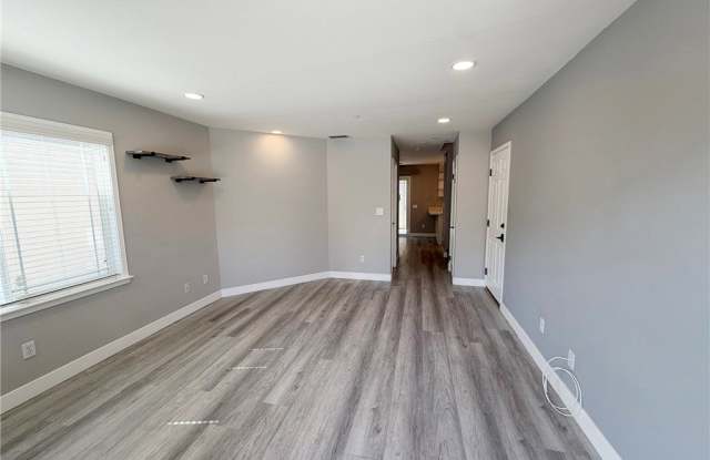 1124 Mayflower Avenue Gallery 2