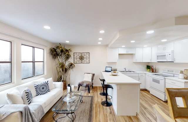CHARMING ONE-BEDROOM UNIT WITH PARKING AND GREAT ACCESS photos photos
