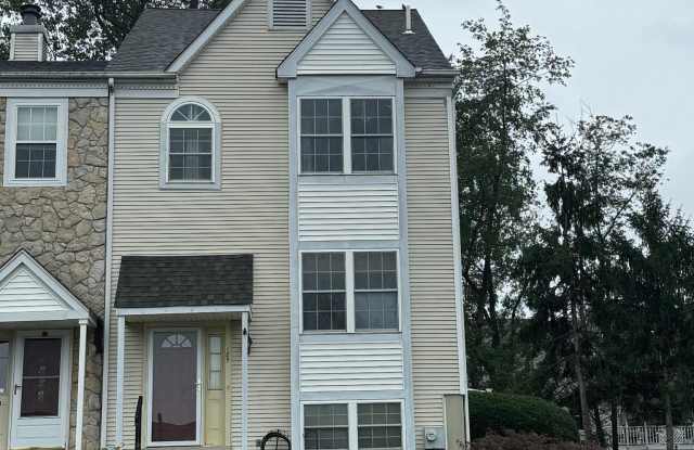 185 MEGAN CIRCLE - 185 Megan Circle, Delaware County, PA 19014