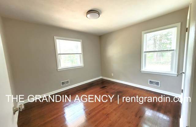 8475 Cloverdale Road Gallery 4