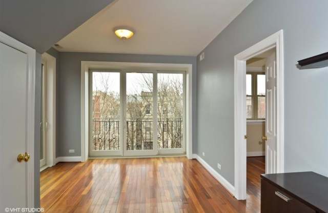 1540 N Claremont photos photos