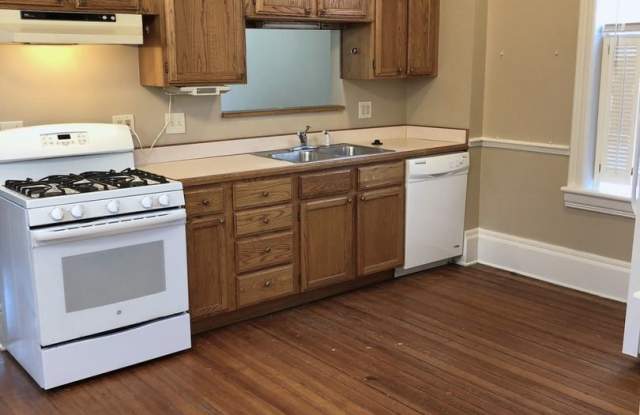 Historic Brick Home, 2 Bed, 1.5 Bath Gallery 4