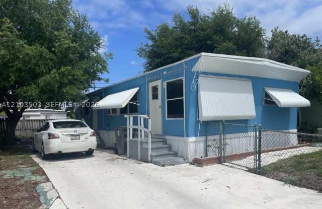 2939 Banyan Ln Gallery 1