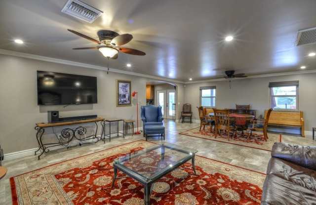 2501 S PALM Drive Gallery 4