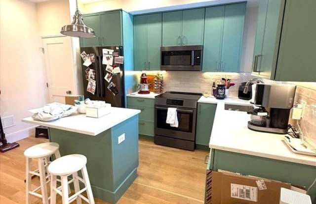 552 E 5th unit: 2 photos photos