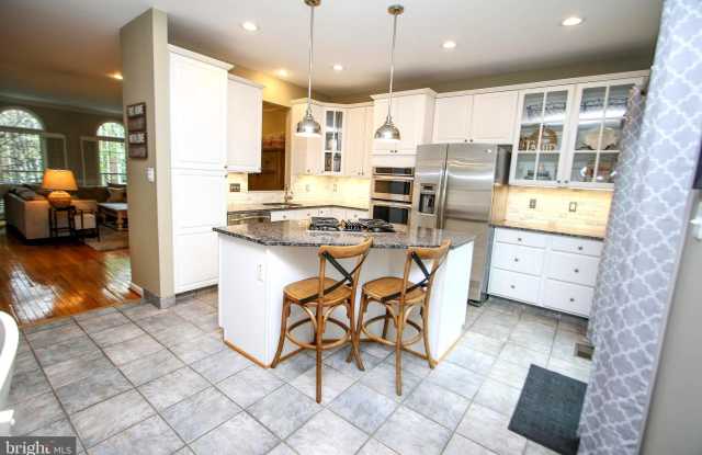 11469 ROTHBURY SQUARE Gallery 3