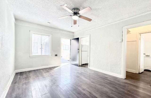 729 1/2 West 74th Street Gallery 4