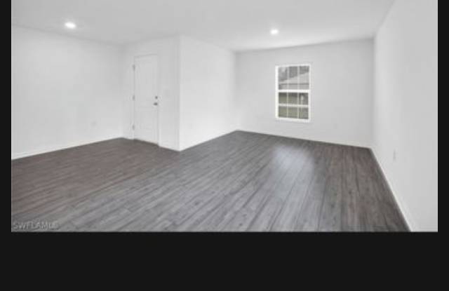 2720 Northeast 7th Place Gallery 1