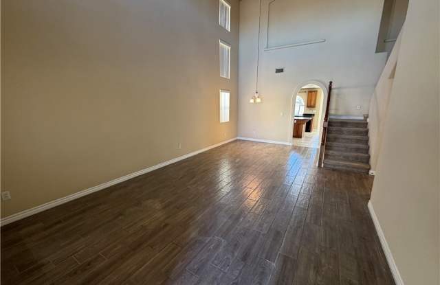 5516 Meridian Rain Street Gallery 2