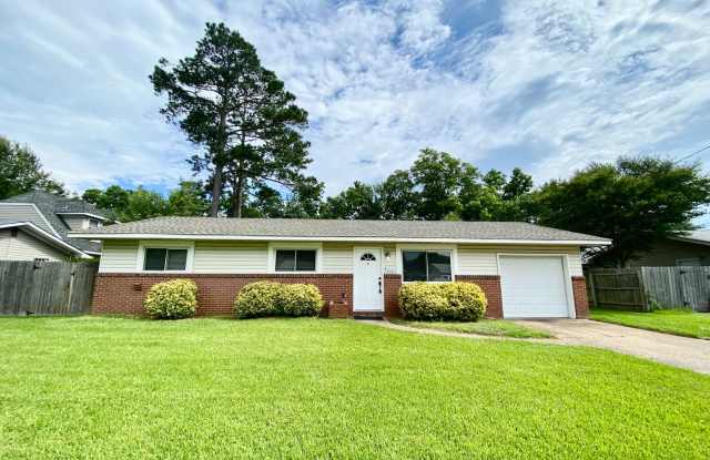 Ranch Home Blocks from Chic's Beach! Ready 12-04-26! Attached & Detached Garage/Workshop - Fenced Yard - Pet Friendly! Gallery 1