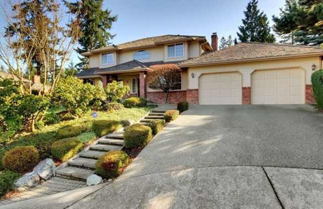 Beautiful 4BR/3BA Home in Steilacoom – Minutes to JBLM photos photos