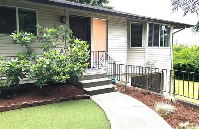 3 bed 2 bath Duplex Great Yard! - 2907 64th Street, Gig Harbor, WA 98335