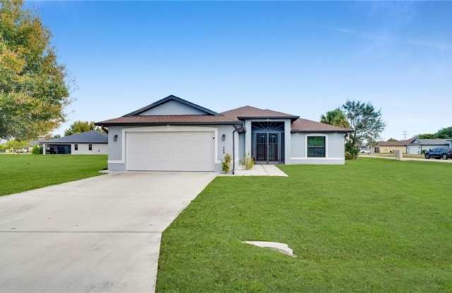 569 Croydon Ave S photos photos