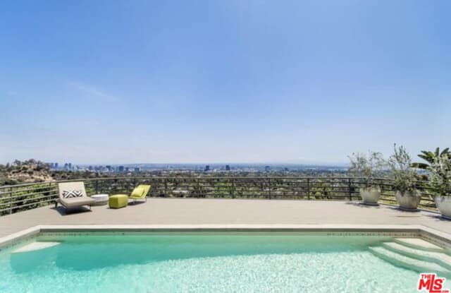 942 Stonehill Ln - 942 Stonehill Lane, Los Angeles, CA 90049