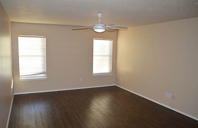 Large 2 story home with easy access to 820 and 30! - 10065 Chapel Oak Trail, Fort Worth, TX 76116
