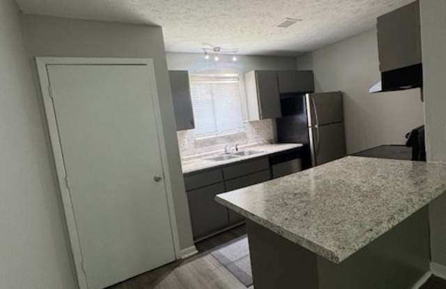 927 Applewood Lane - 1 photos photos