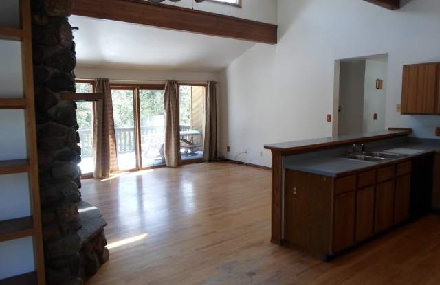 For Rent - Conifer 3+ bedroom, 2.75 bath home w/2 car att. garage on 1.7 acres. Gallery 3