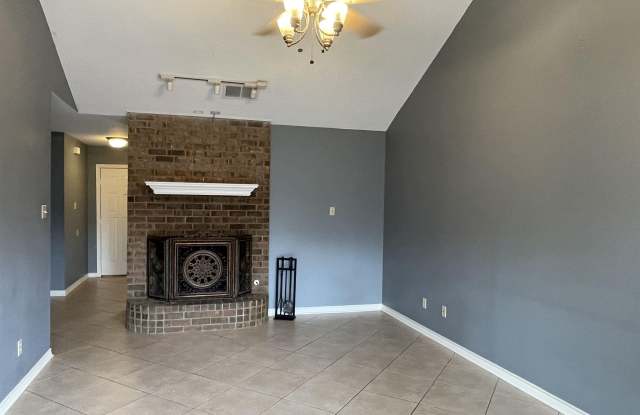 953 Creekside Gallery 3