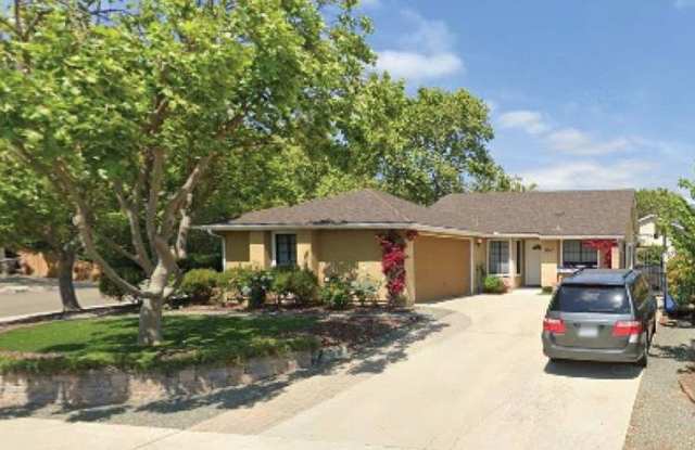 Great Neighborhood - 3 bedroom house with nicely landscaped fenced yard photos photos