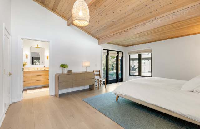 1015 W El Roblar Dr - 1015 West El Roblar Drive, Meiners Oaks, CA 93023