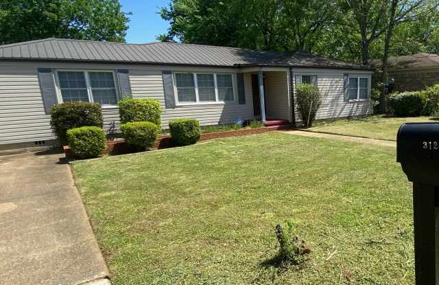 3 bed, 1 bath home, Only minutes away from The University of Alabama photos photos