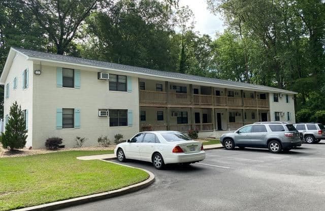 Hunting Ridge Apartments - 2506 East 10th Street, Greenville, NC 27858