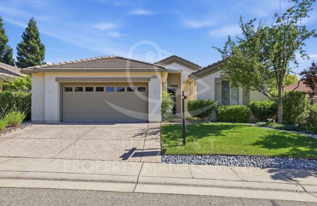 Refreshed 2-bedroom plus den, 2.5-bathroom in beloved Sun City Lincoln Del Webb community! photos photos