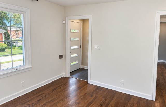 Beautifully Renovated 3-Bedroom Unit With Private Laundry Gallery 4