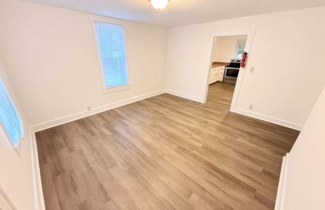 Charming Two Bedroom, 1 Bath House in Columbia. Newly renovated bath. Gallery 4
