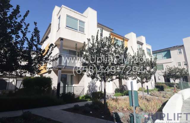 4 Bed 3.5 Bath Townhome in Chula Vista w/ Washer/Dryer and 2-Car Garage - 1952 Infinity Lane, Chula Vista, CA 91915