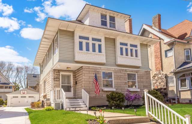 2937 N Summit Ave - 2937 North Summit Avenue, Milwaukee, WI 53211