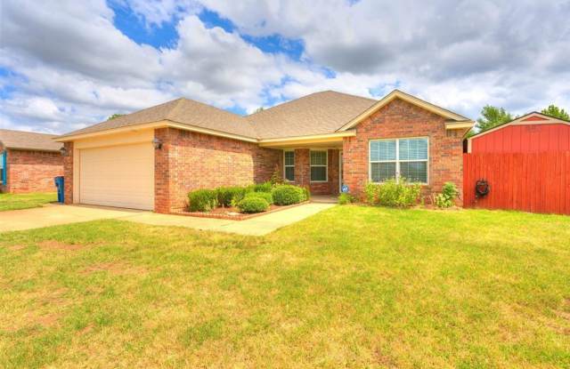Home in gated community - 2084 Bradford Lane, Newcastle, OK 73065