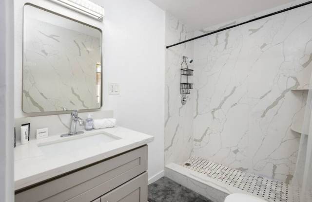 1165 W 38th St - 1165 West 38th Street, Los Angeles, CA 90037
