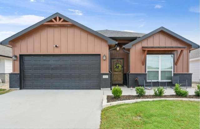 4 Bed 3 Bath Modern Home - 1606 Fiddle Wood Way, Temple, TX 76502