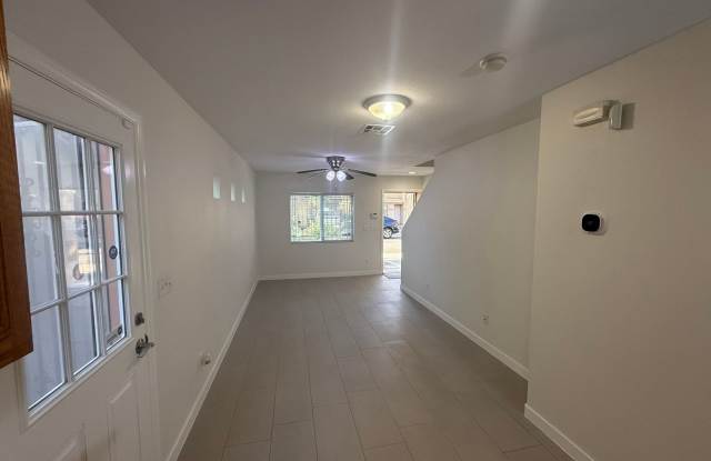 Charming home located near Nellis Blvd & Lake Mead Blvd Gallery 4