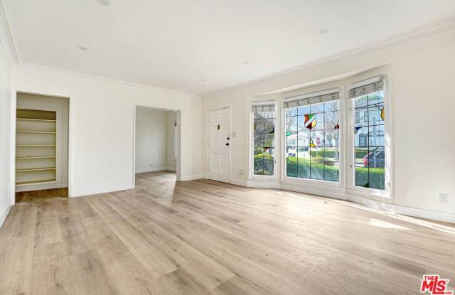 158 S Elm Dr unit: 168 S Elm Gallery 3